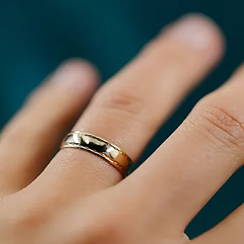 Bilde nummer 3 av Giftering i 585 gult gull med mønster | 4,5 mm bredde