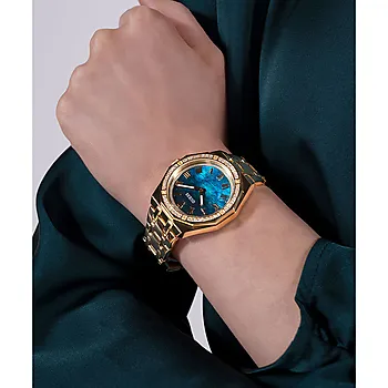 Bilde nummer 3 av Guess, Desire dameklokke med gullfarget stållenke