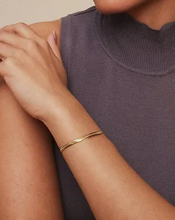 Bilde nummer 2 av Herringbone armbånd i forgylt stål