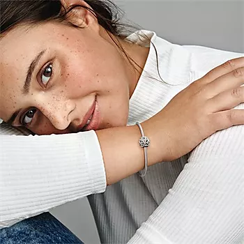 Bilde nummer 2 av Pandora Moments, Charm i 925 sølv med hjerter