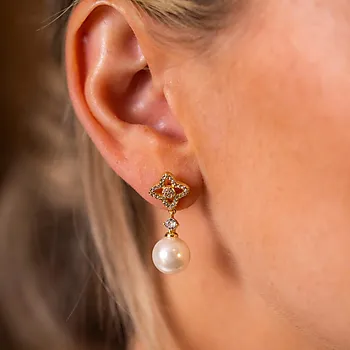 Bilde nummer 2 av Pan Jewelry, Øredobber i forgylt 925 sølv med perle og zirkonia