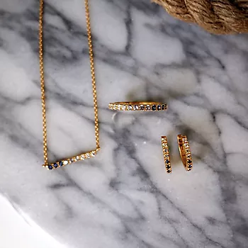 Bilde nummer 4 av Janne Formoe by Pan Jewelry, Smykke i forgylt sølv med blå og hvite zirkonia