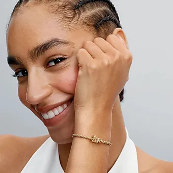 Bilde nummer 2 av Pandora Moments, Charms i 925 forgylt sølv med LOVE