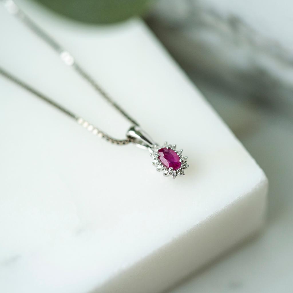 Bilde nummer 4 av Gold Collection, Anheng i 585 hvitt gull med diamanter 0,04 ct og rubin