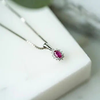 Bilde nummer 4 av Gold Collection, Anheng i 585 hvitt gull med diamanter 0,04 ct og rubin