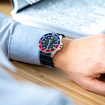 Bilde nummer 3 av Timeless herreklokke i stål med sort gummirem