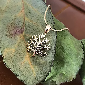 Bilde nummer 2 av Pan Jewelry, Anheng i 585 gult gull med livets tre
