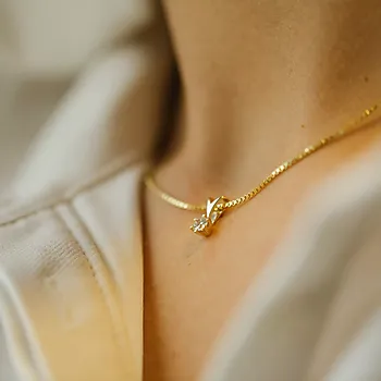 Bilde nummer 2 av Olivia anheng i 585 gult gull med diamant 0,20 ct