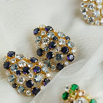 Bilde nummer 4 av Janne Formoe by Pan Jewelry, Store øredobber i 925 forgylt sølv med blå og hvit zirkonia