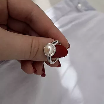 Bilde nummer 2 av Pan Jewelry, Ring i 925 sølv med ferskvannsperle og zirkonia