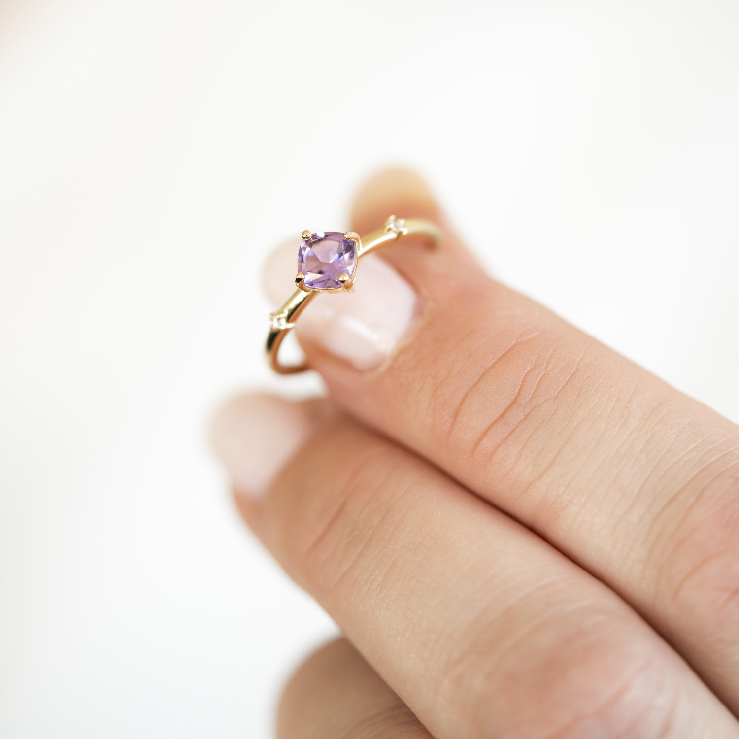 Bilde nummer 2 av Pan Jewelry, Ring i 585 gult gull med zirkonia og ametyst