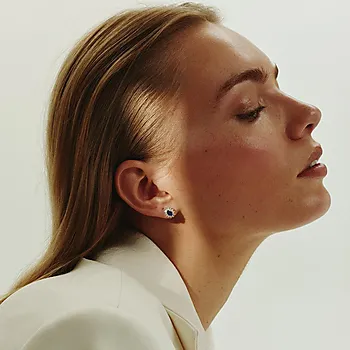 Bilde nummer 4 av Gold Collection, Øredobber i 585 hvitt gull med diamanter 0,28 ct og safir