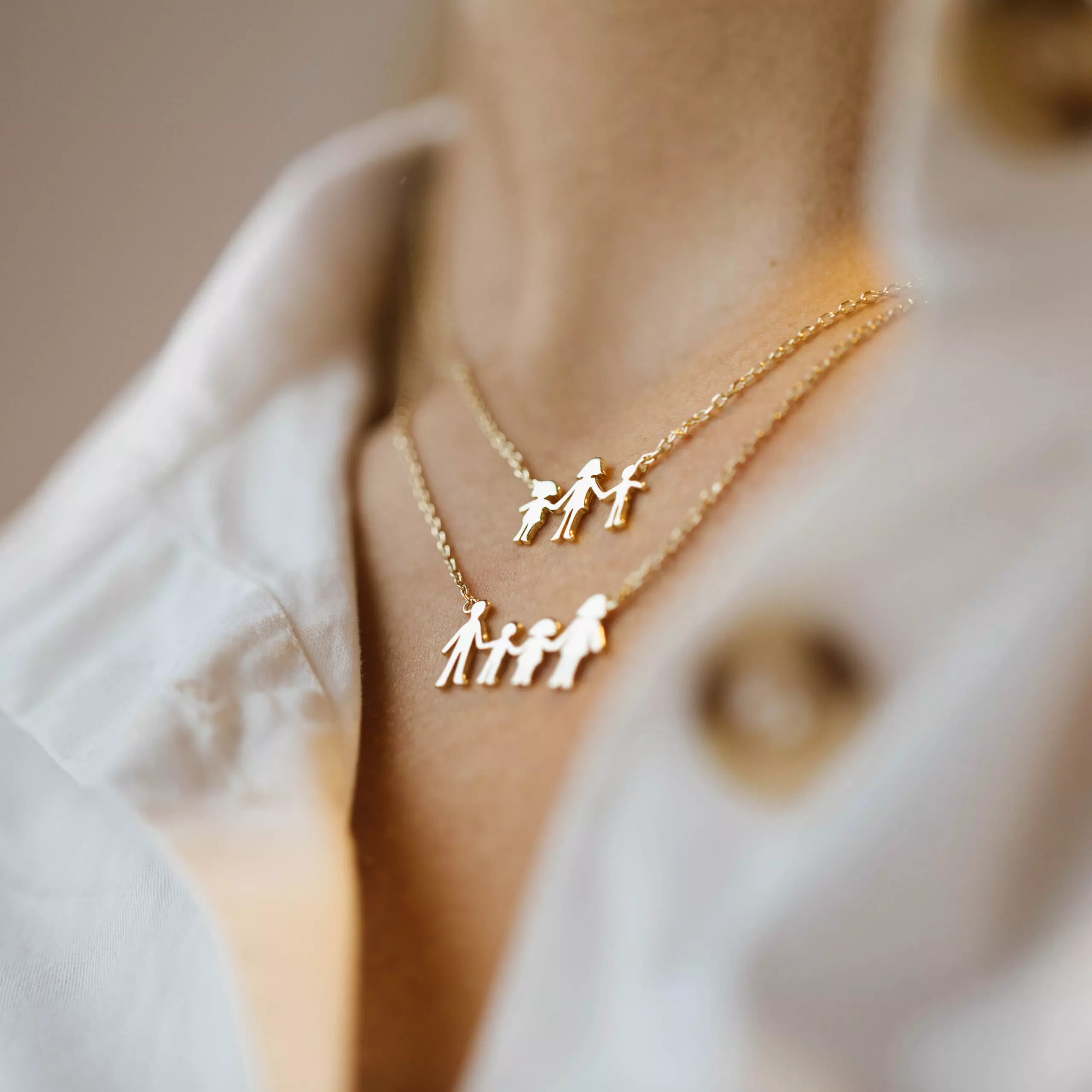 Bilde nummer 3 av Pan Jewelry, Familiesmykke med mor, far, datter og sønn i forgylt 925 sølv