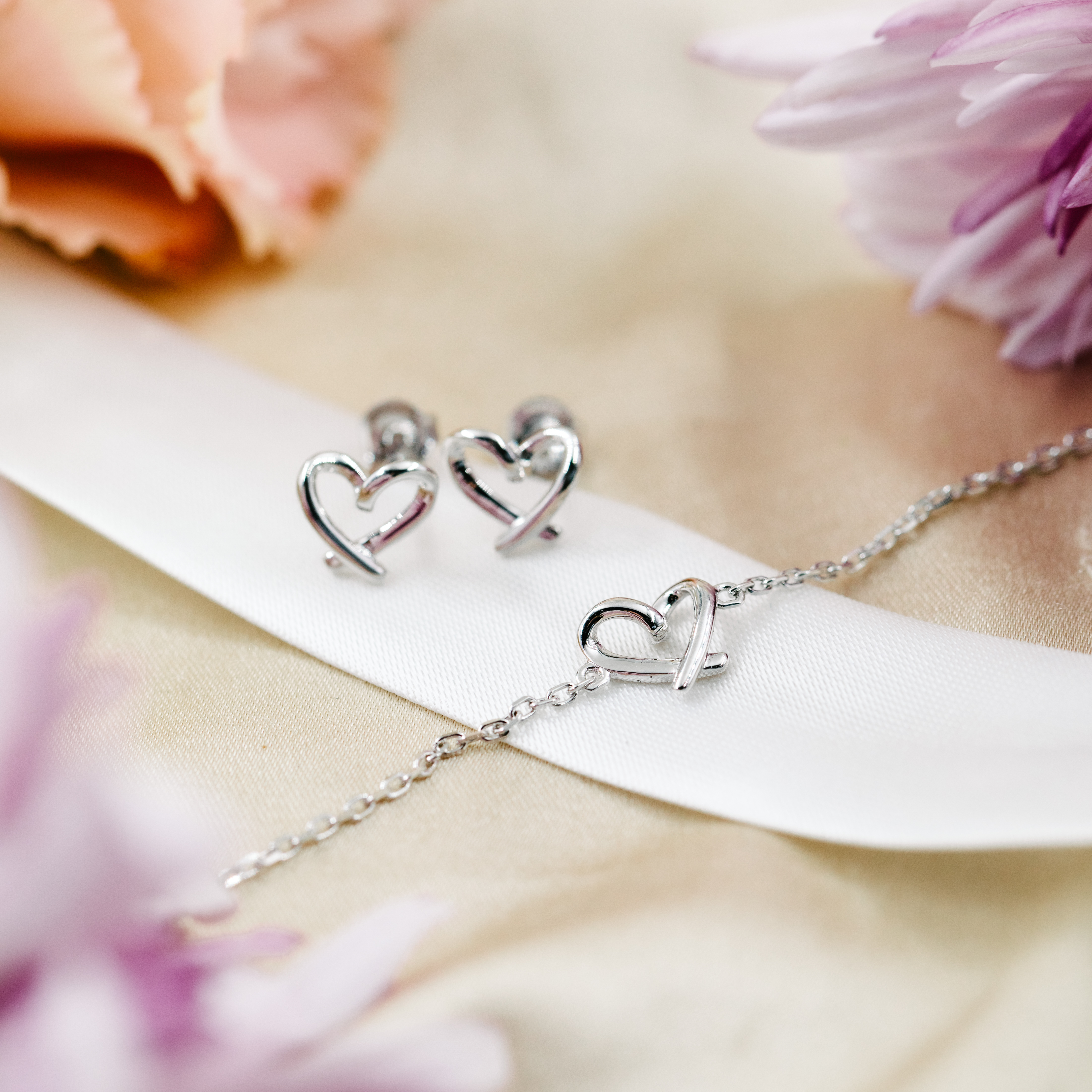 Bilde nummer 2 av Pan Jewelry, Smykkesett med armbånd og øredobber i 925 sølv med hjerte