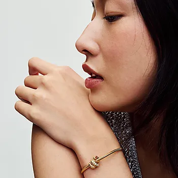 Bilde nummer 2 av Charms i forgylt med drage