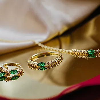 Bilde nummer 4 av Pan Jewelry, Ring i forgylt 925 sølv med grønn zirkonia