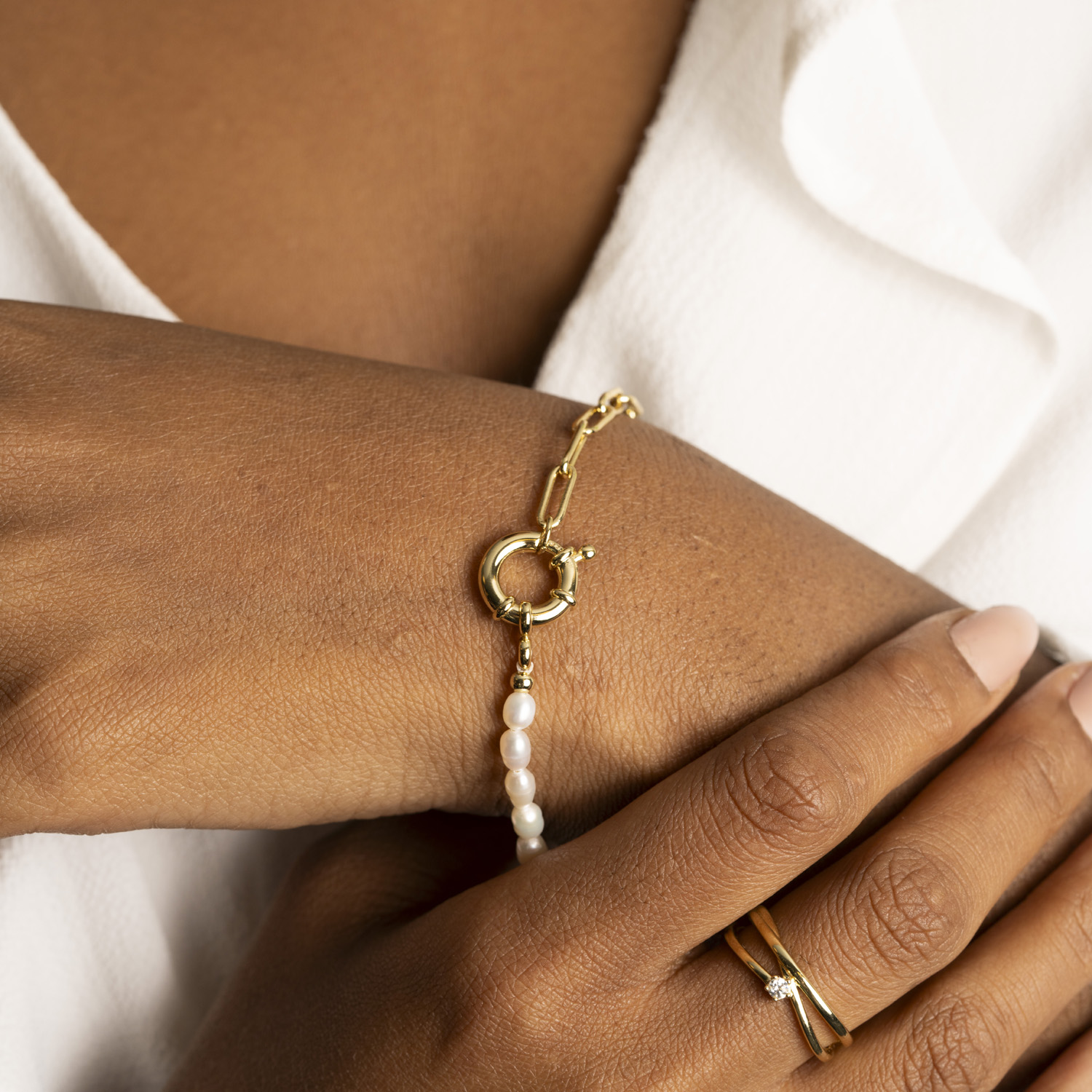 Bilde nummer 4 av Pan Jewelry, Armbånd i 925 forgylt sølv med ferskvannsperler