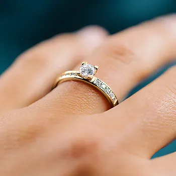 Bilde nummer 2 av Moments by Pan Jewelry, Diamantring Admire i 585 gult gull 0,55 CT | 3 mm bredde