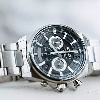 Bilde nummer 2 av Seiko, Basic herreklokke med stållenke og kronograf