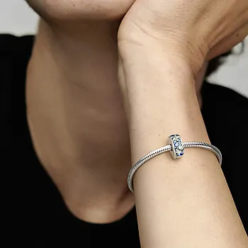 Bilde nummer 2 av Pandora Moments, Klemmecharm i 925 sølv med tropisk sjøstjerne
