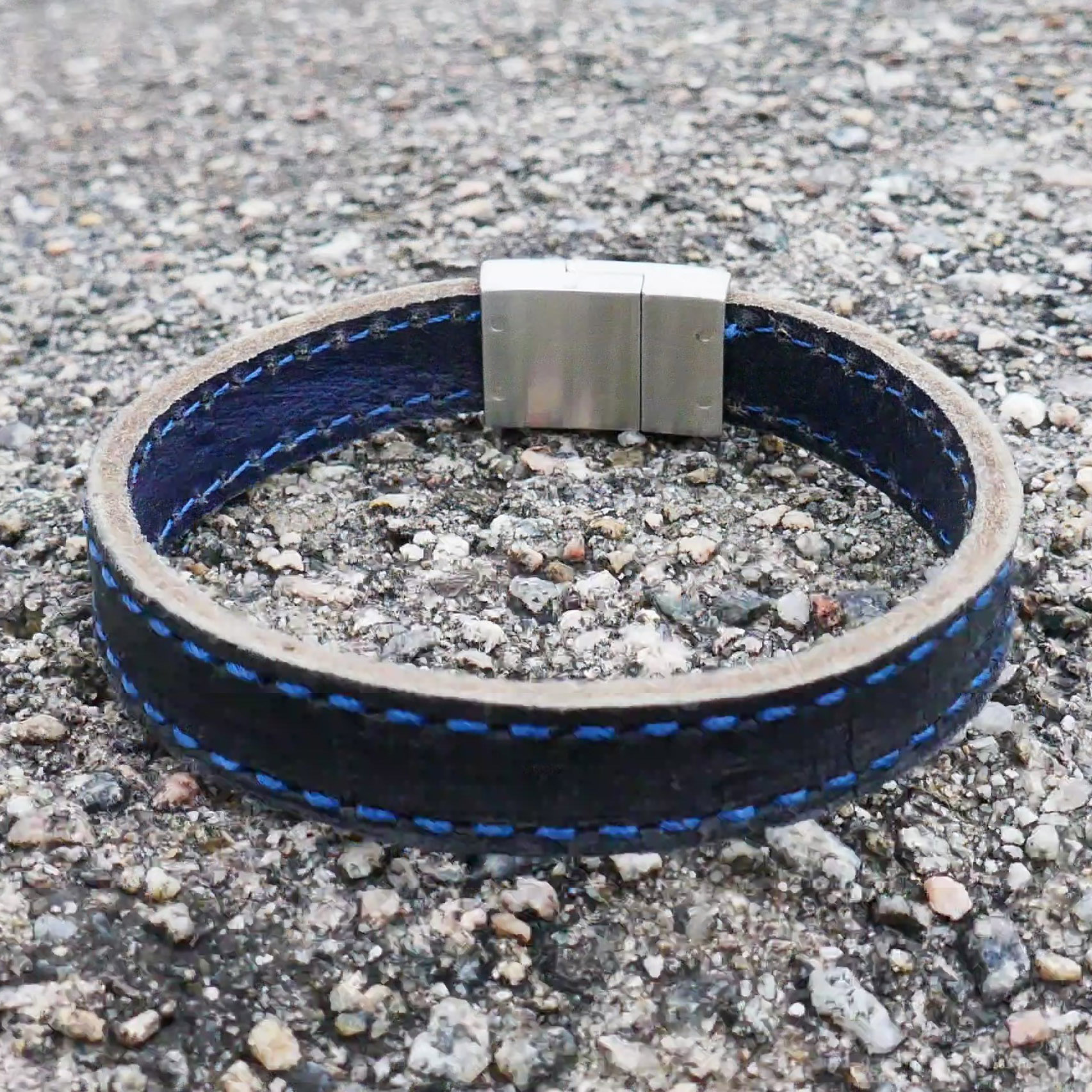 Bilde nummer 4 av Alexander, Armbånd i stål med blå skinnrem
