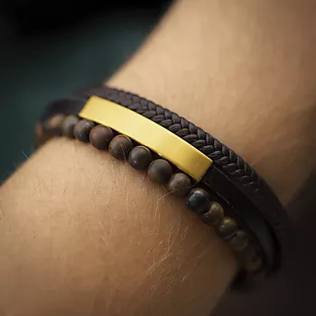 Bilde nummer 4 av Alexander, Armbånd i gullfarget stål med brunt skinn og tigerøye