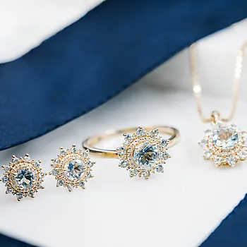 Bilde nummer 4 av Diamantøredobber i 585 gult gull 0,08 ct med akvamarin