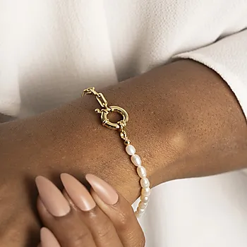 Bilde nummer 2 av Pan Jewelry, Armbånd i 925 forgylt sølv med ferskvannsperler