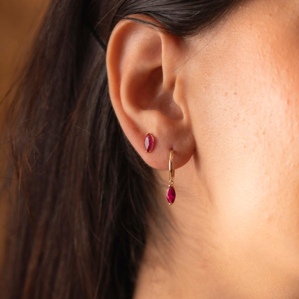 Bilde nummer 3 av Pan Jewelry, Øreringer i 585 gult gull med dyp rosa zirkonia