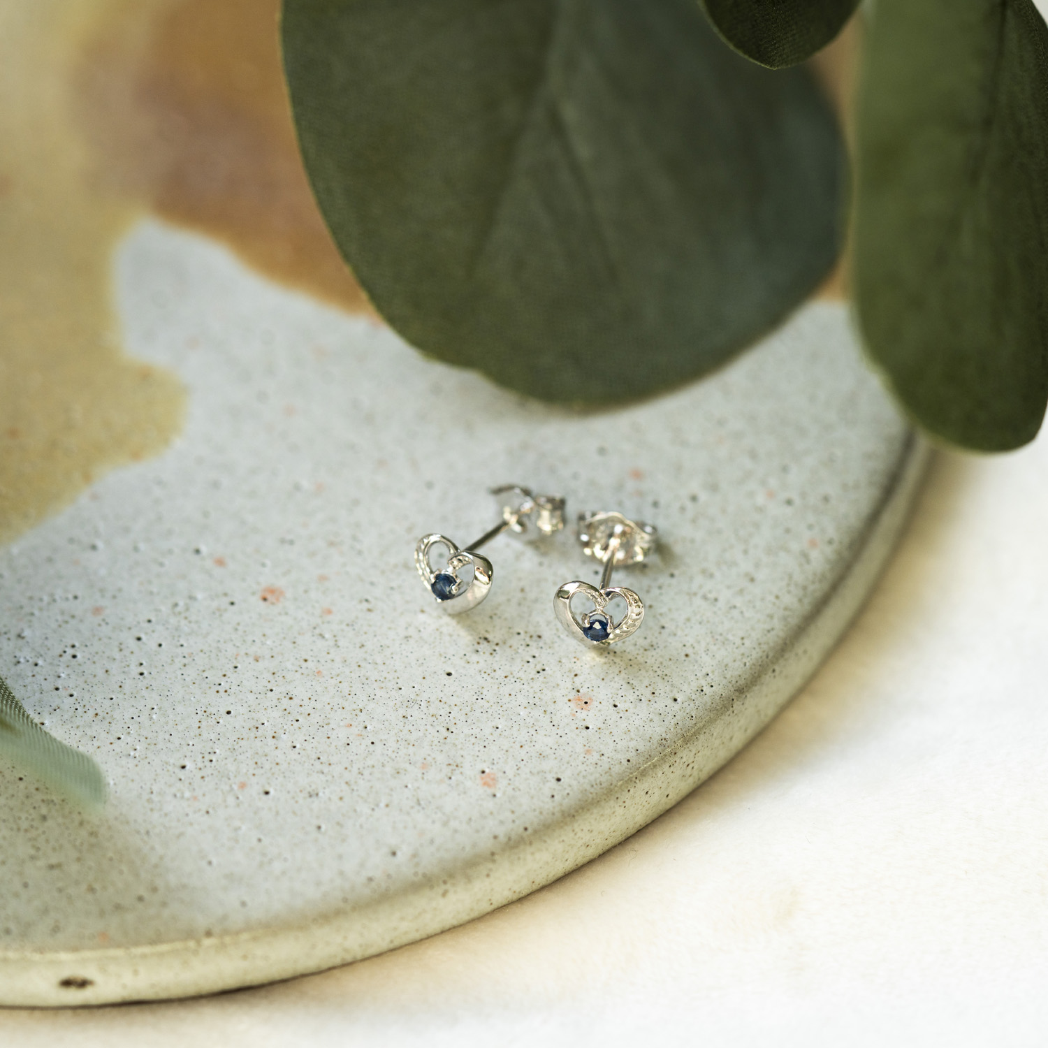 Bilde nummer 3 av Pan Jewelry, Øredobber i 585 hvitt gull med safir 0,10 ct