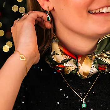 Bilde nummer 3 av Michelle diamantøreringer i 585 gult gull 0,16 ct med hydrotermisk smaragd