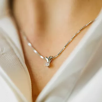 Bilde nummer 2 av Olivia anheng i 585 hvitt gull med diamant 0,07 ct