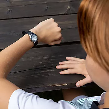 Bilde nummer 2 av Lorus Sport, Barneklokke med stålkasse og sort silikonrem