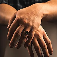Bilde nummer 3 av Black ring i 925 sølv med onyx