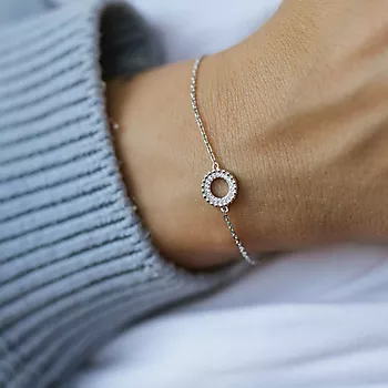 Bilde nummer 2 av Ella, Armbånd i 925 sølv med zirkonia og sirkel