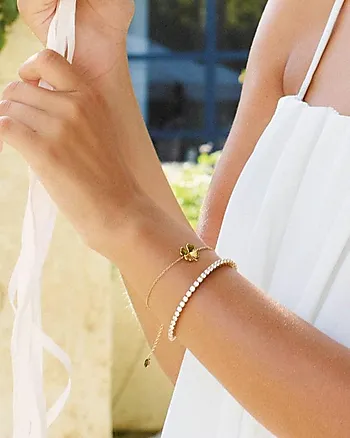 Bilde nummer 2 av Lucky armbånd i forgylt stål med firkløver