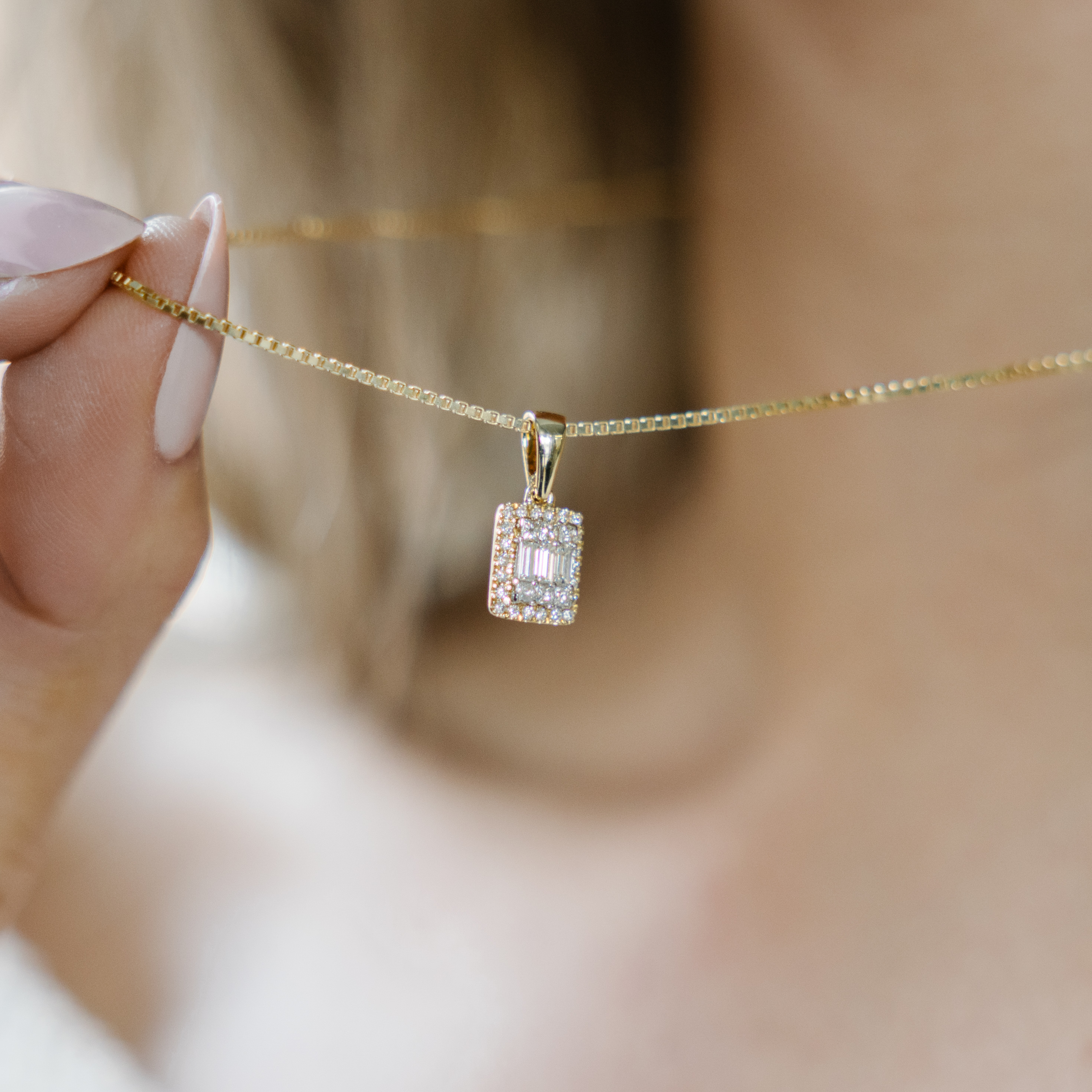 Bilde nummer 4 av Elizabeth anheng i 585 gult gull med diamanter 0,25 ct