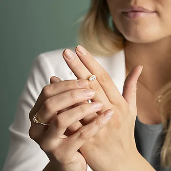 Bilde nummer 2 av Gems by Gulldia, Ring i 585 gult gull med LAB diamanter 1,17 ct TWSI
