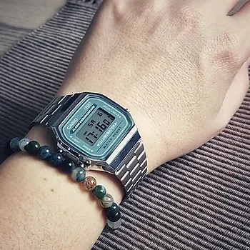 Bilde nummer 2 av Vintage klokke i stål med digital visning