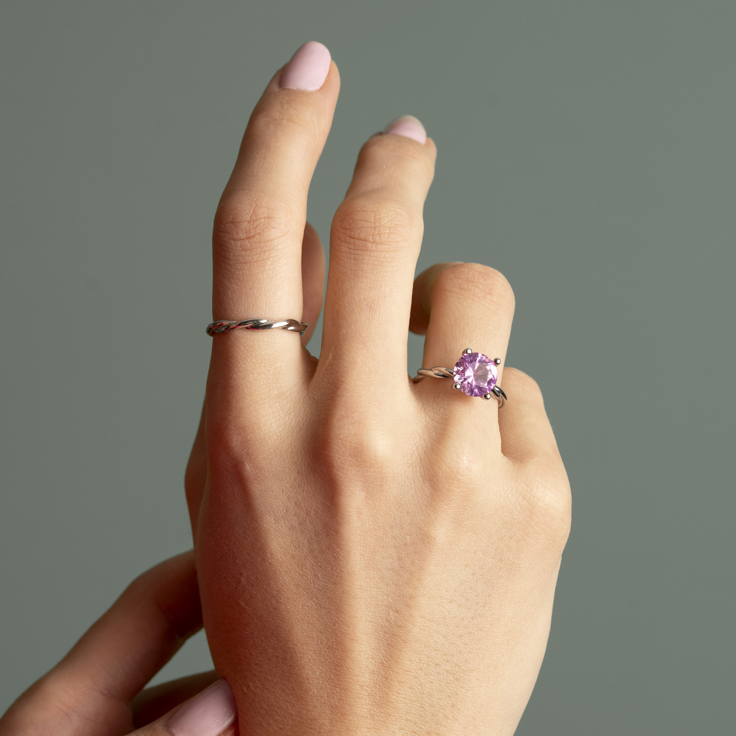 Bilde nummer 2 av Pan Jewelry Drops, Ring i 585 hvitt gull med syntetisk Spinell