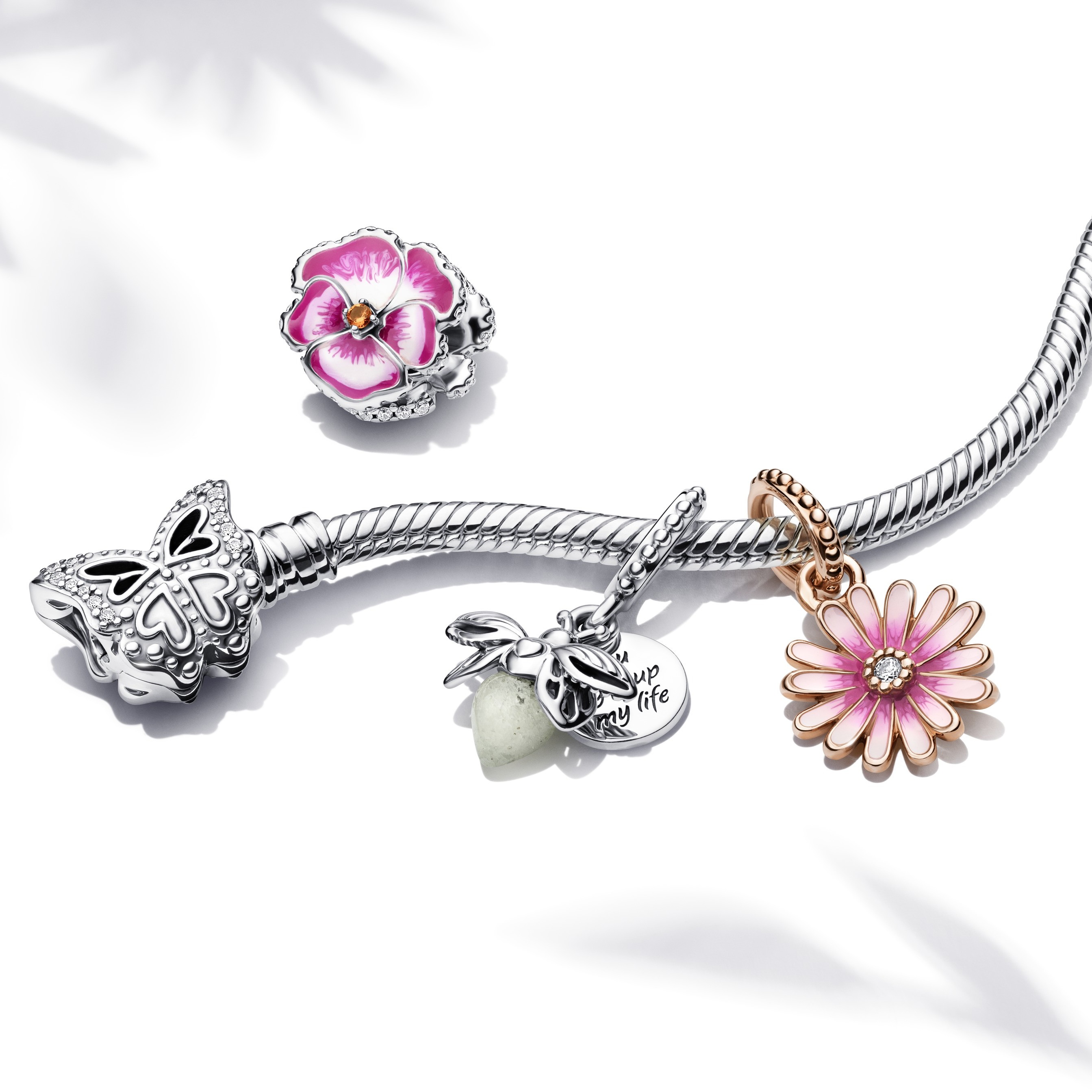 Bilde nummer 3 av Pandora Moments, Charm i 925 sølv med ildflue