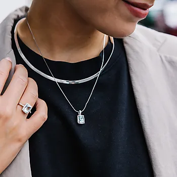 Bilde nummer 4 av Jacqueline anheng i 375 hvitt gull med diamanter 0,20 ct og akvamarin