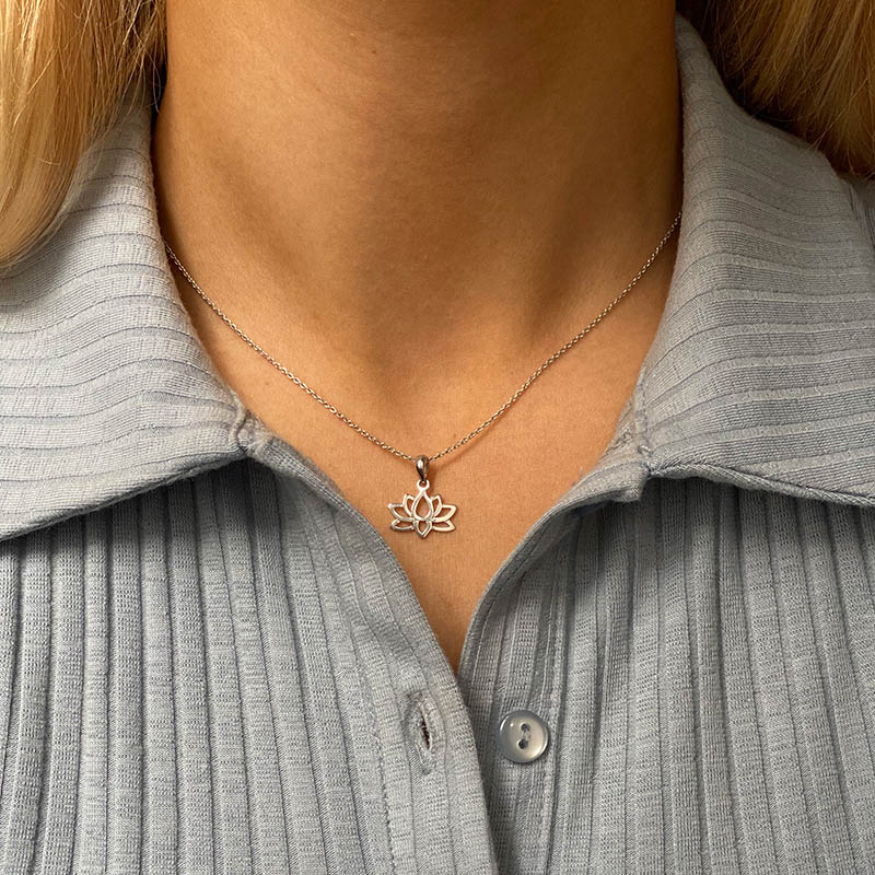 Bilde nummer 3 av Pan Jewelry, Smykke i 925 sølv med lotus