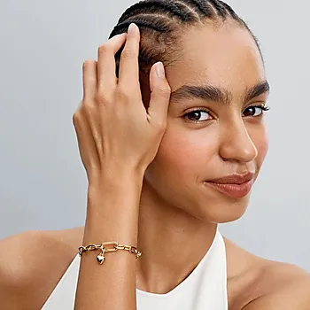 Bilde nummer 2 av Pandora Moments, Charms i 925 forgylt sølv med hjerte