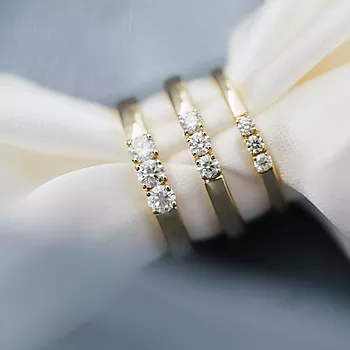 Bilde nummer 3 av Pan Jewelry, Angelica alliansering i 585 gult gull med diamanter 0,15 ct WSI