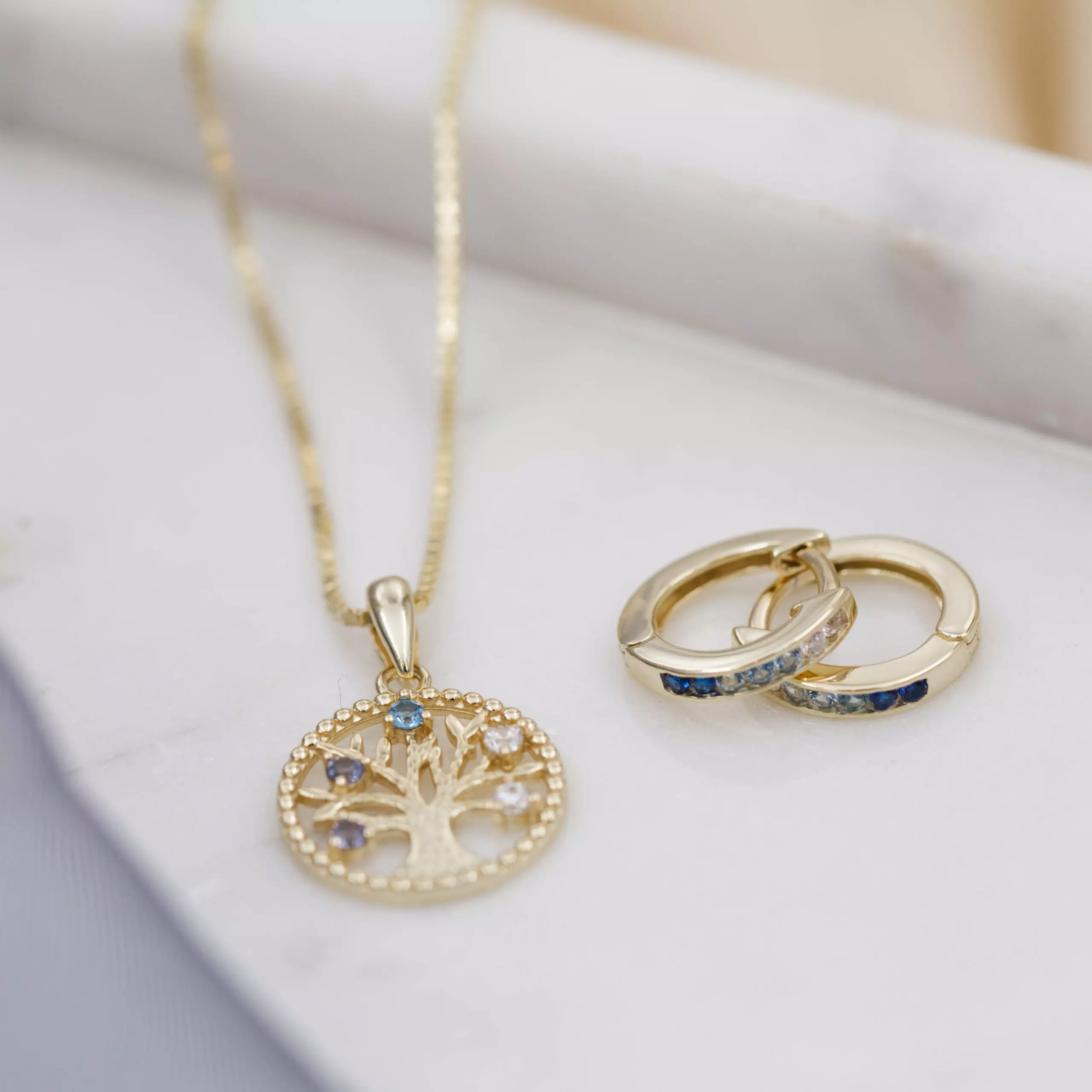 Bilde nummer 4 av Pan Jewelry, Smykke i 925 forgylt sølv med zirkonia i blå nyanser og livets tre