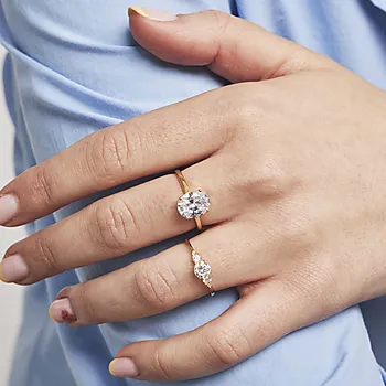 Bilde nummer 2 av Lyra ring i 925 forgylt sølv med zirkonia