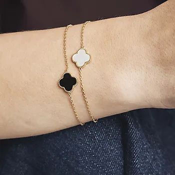 Bilde nummer 2 av Kløver armbånd i 925 forgylt sølv med perlemor