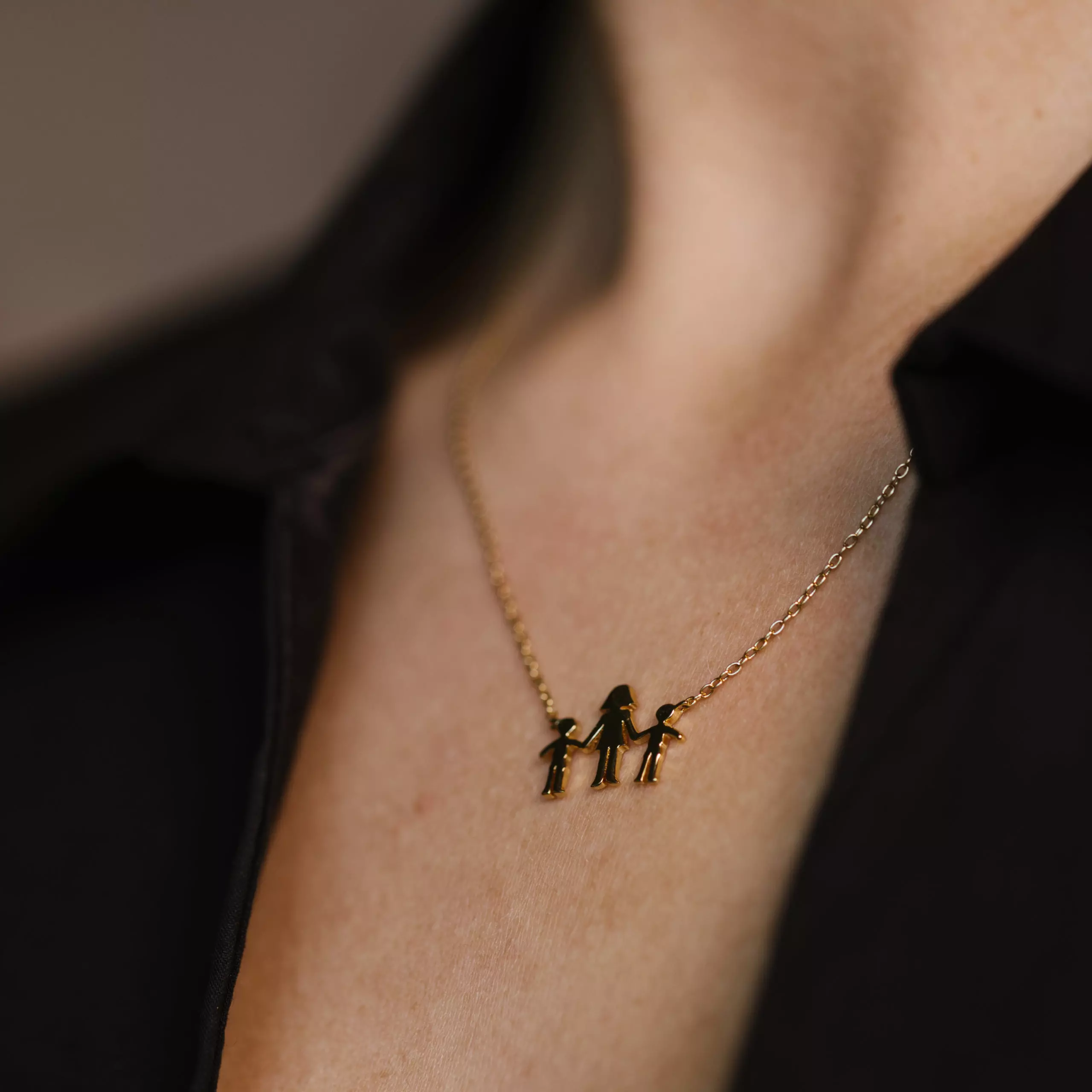 Bilde nummer 2 av Pan Jewelry, Familiesmykke med mor og to sønner i forgylt 925 sølv
