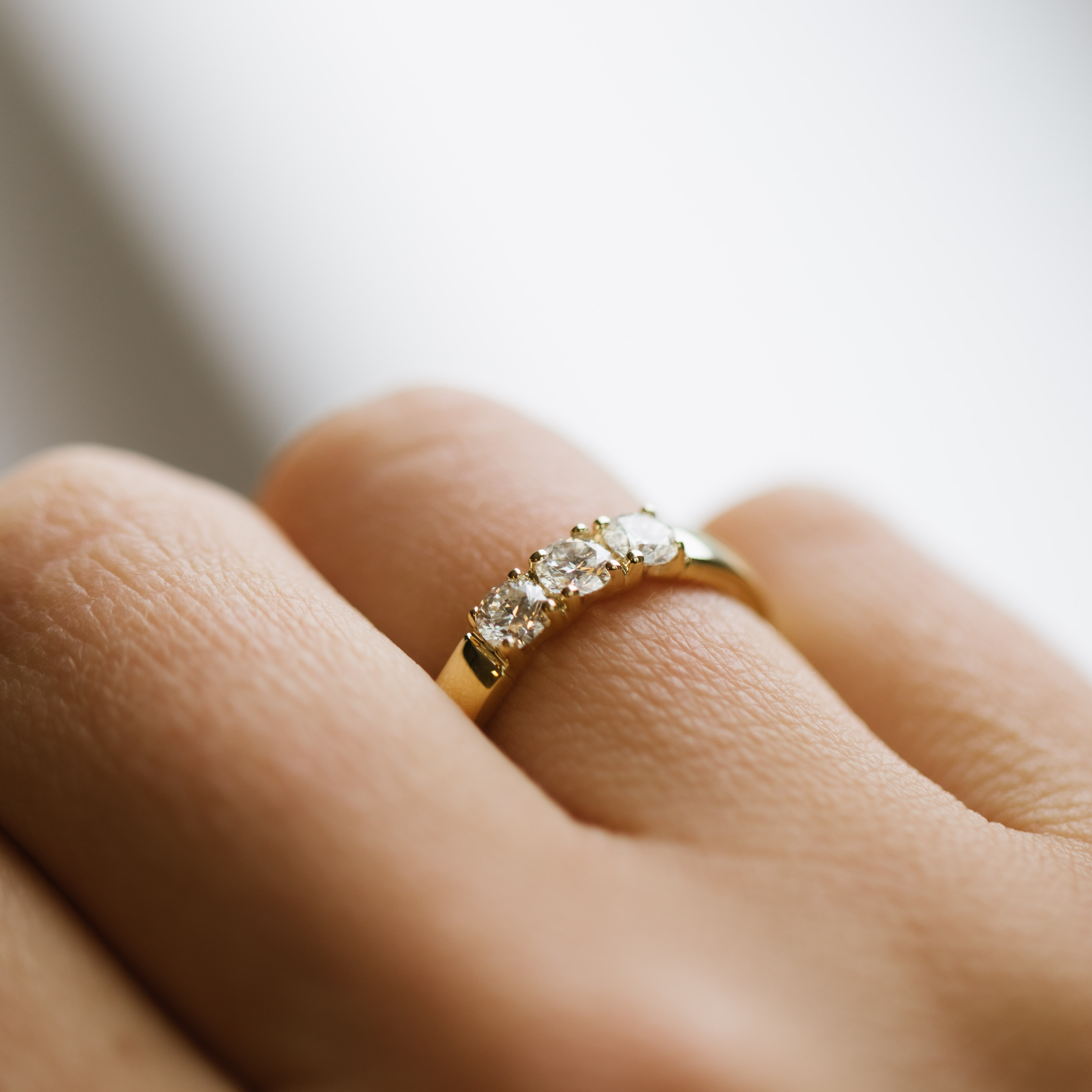 Bilde nummer 2 av Pan Jewelry, Angelica alliansering i 585 gult gull med diamanter 0,45 ct WSI